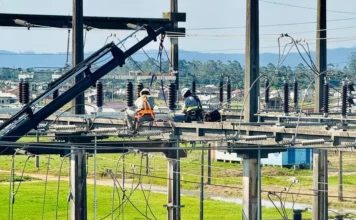 Coopera fará desligamento em Forquilhinha no fim de semana Técnicos realizam manutenção na Subestação Santa Cruz da Coopera, em Forquilhinha, durante serviço no sistema elétrico.