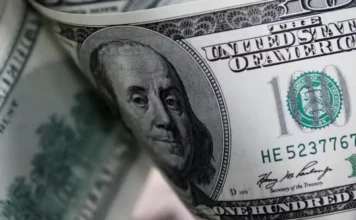 Dólar sobe com mercado atento aos EUA e eleições