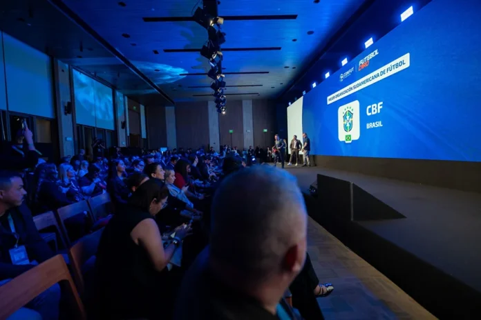 LVDF278822100296 Cerimônia do Confut Sudamericana 2026 anuncia a CBF como melhor organização sul-americana de futebol diante do público no Rio de Janeiro.