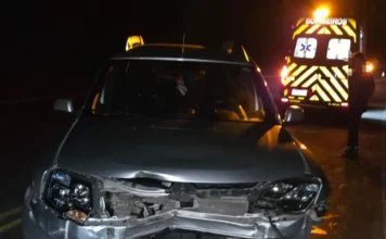 Colisão frontal deixa mulher ferida na SC-108