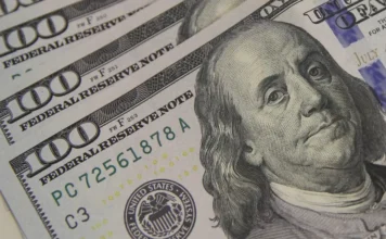 Dólar cai a R$ 5,08 e bolsa atinge maior nível desde maio