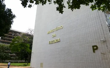 Fazenda reduz previsão de crescimento do PIB