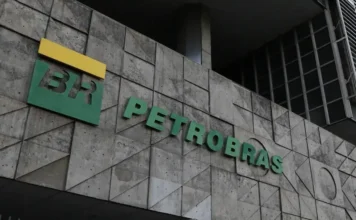 Petrobras batiza navio com tripulação 100% feminina