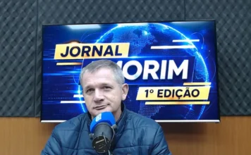Empresa de Sombrio destaca qualidade e produção de arroz Carlos Alano, da Agro Alano Alimentos, fala ao microfone no estúdio do Jornal Amorim 1ª Edição sobre a produção de arroz em Sombrio.