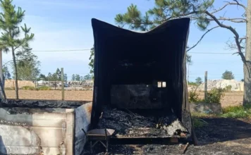 Incêndio atinge contêiner em pátio de empresa em Sombrio Contêiner queimado após incêndio em terreno de empresa no bairro Vila São Pedro, em Sombrio.