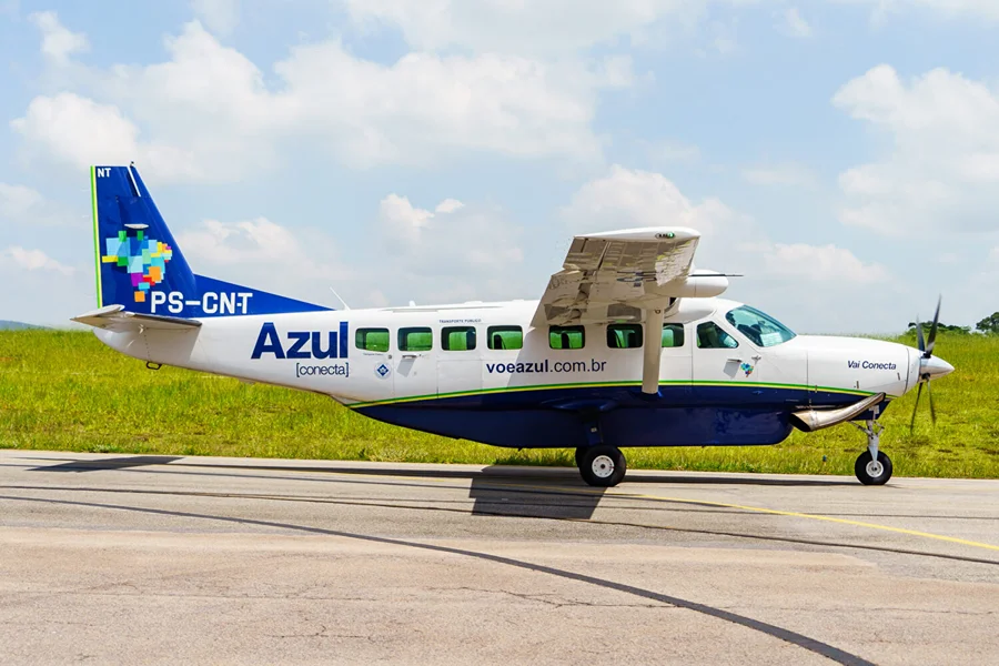 VOA + SC terá voos de Forquilhinha à capital em novembro Avião da Azul Conecta em solo, companhia que operará voos regionais do Programa VOA + SC em Santa Catarina.