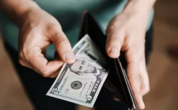 Dólar sobe antes do segundo turno das eleições